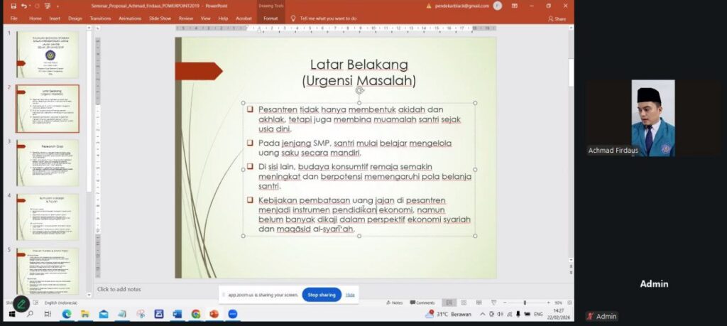 Seminar Proposal S1 Kashif - Slide presentasi Achmad Firdaus mengenai latar belakang masalah ekonomi santri.